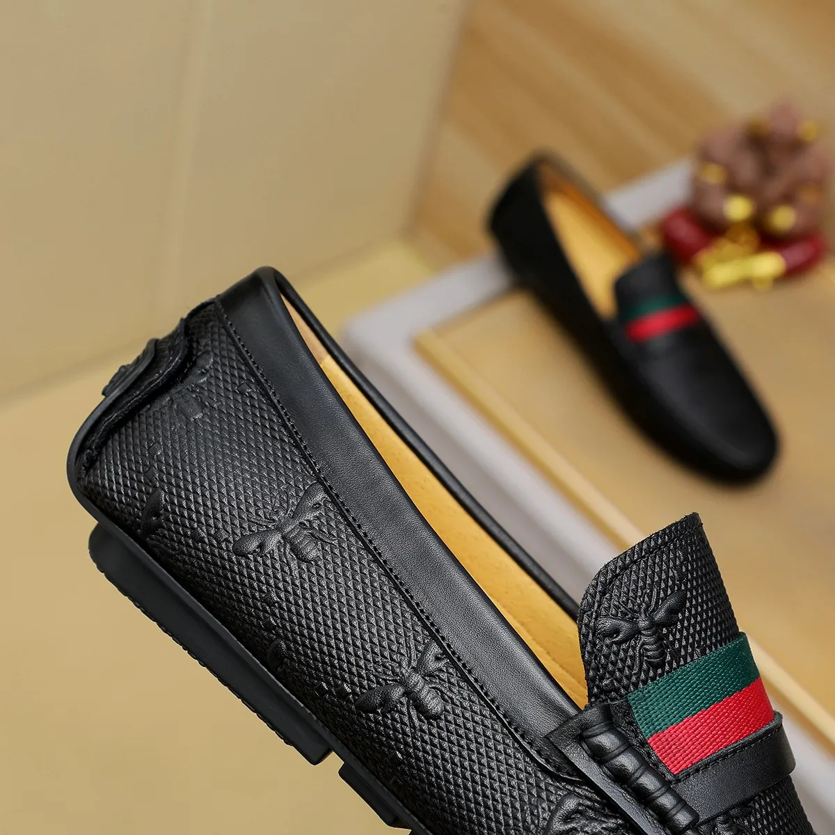Men's shoes💰380💰🕷🕷️【 GUCCI 】Gucci's best-selling trendy men's casual slip-on shoes 🇨🇳Official website original 1:1 mold 💯Original quality, fine workmanship ☘Fashionable and versatile, perfect shape, comfortable on the feet 🍓Trendy men's recommended model, imported cowhide on the top layer 🎋High-quality pigskin lining, rubber wear-resistant and non-slip outsole, high-end atmosphere, worth owning 🍉Optional 38-44